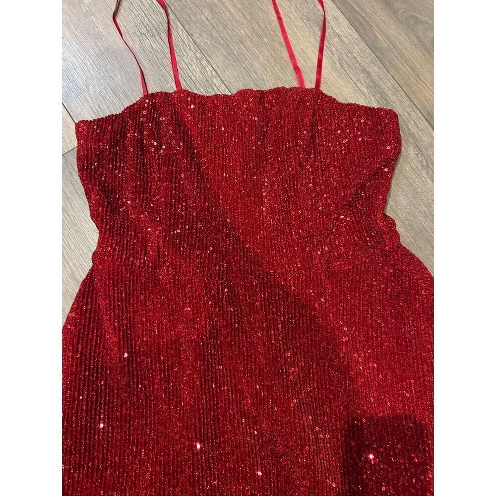 Lulu’s red sequence dress - Picture 4 of 7
